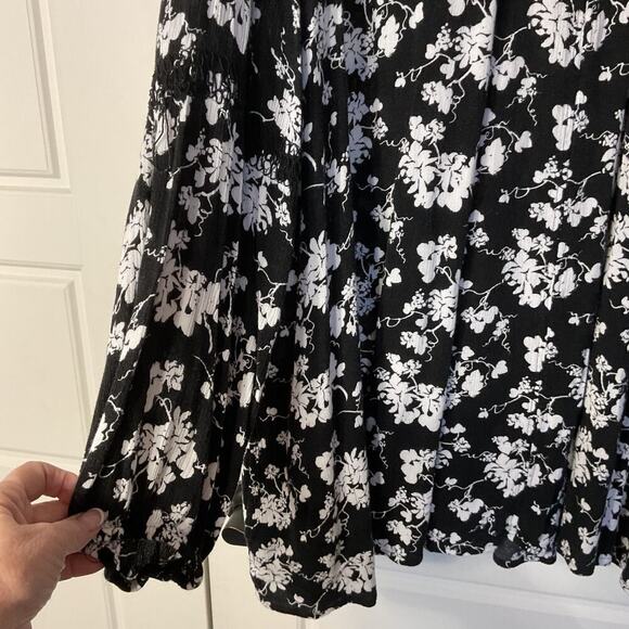 Lane Bryant Black & White Flowy Long Sleeve W/Keyhole v Neckline Plus 26/28 - Picture 3 of 8